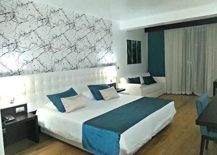 Vale Do Navio Hotel 4*