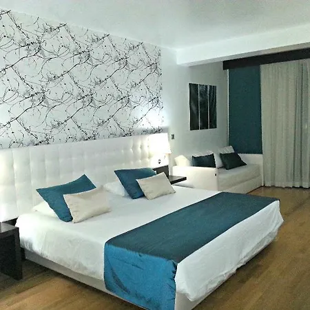 Vale Do Navio Hotel 4*