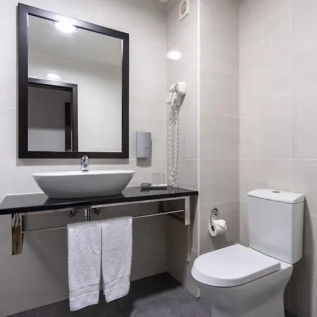 Hotel Vale Do Navio 4*