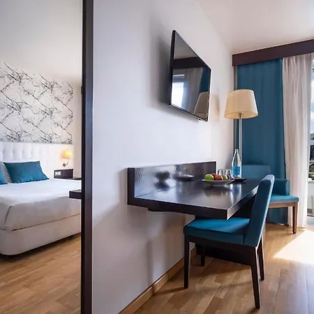 Hotel Vale Do Navio 4*