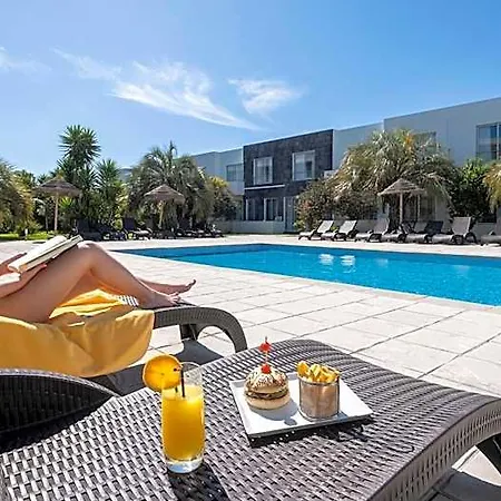 Vale Do Navio Hotel 4*
